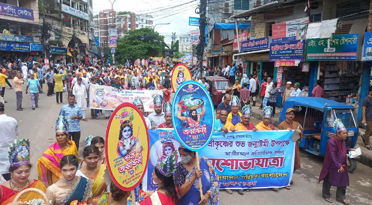 চিন্ময়ের মুক্তির দাবি নিয়ে প্ল্যাকার্ড, আটক ৬